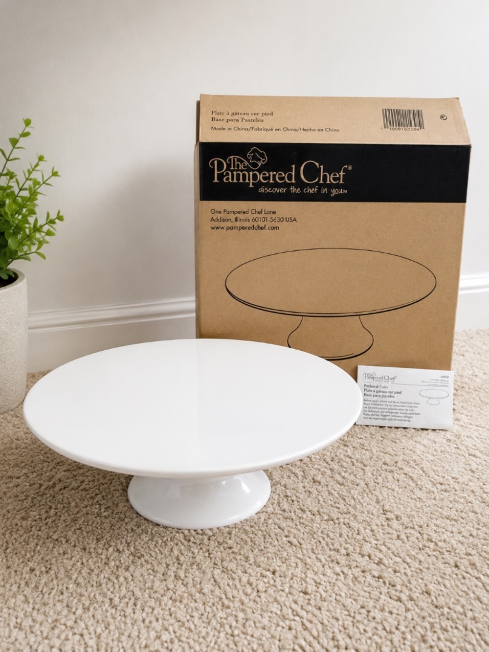 New In Box Retired Pampered Chef Simple Additions Cake Pedestal